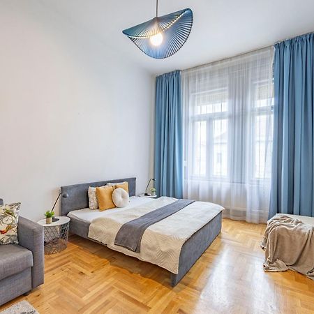 Super Central Cozy Home On The St. Stephen Road Будапеща Екстериор снимка